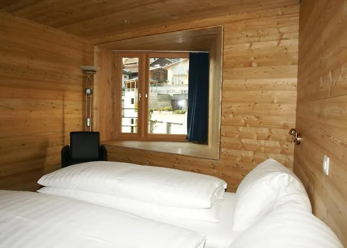 Casa Alva אורחן Trin